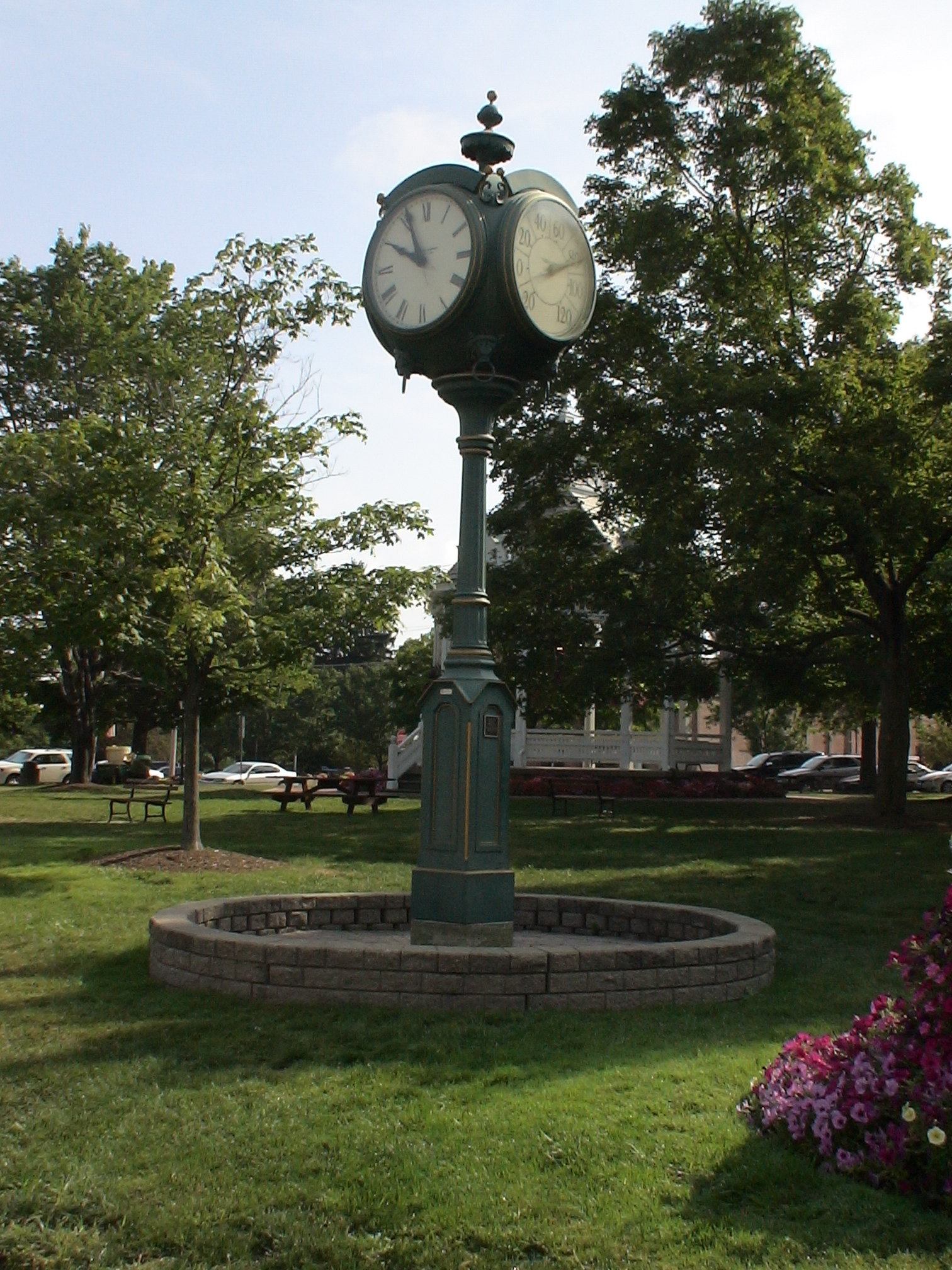 Clock in Center of Chardon